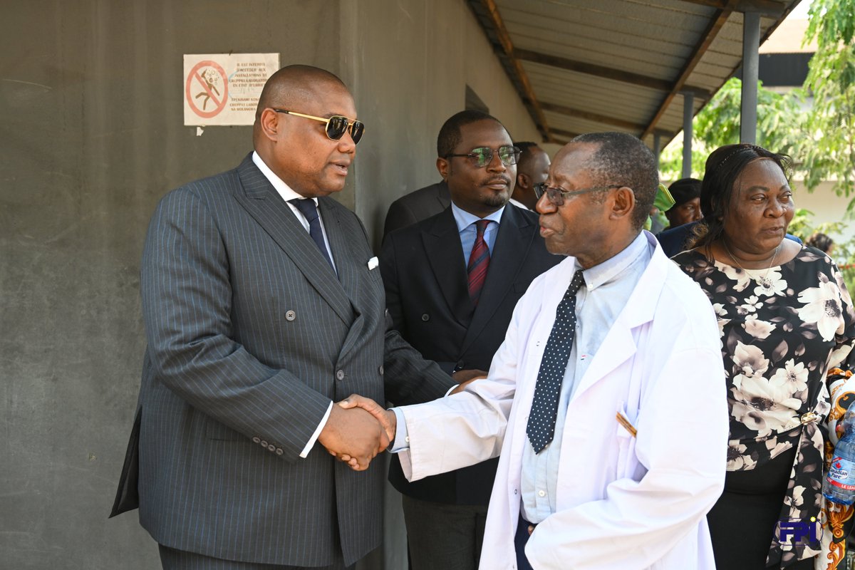 fpirdc's tweet photo. Le Fonds de Promotion de l’Industrie (FPI) confirme son engagement en faveur de la souveraineté pharmaceutique de la RDC 🇨🇩

Dans un contexte marqué par les défis sanitaires et la nécessité de renforcer l’accès aux médicaments en Afrique, le Directeur général adjoint du FPI, Blaise Mastaky, a effectué une visite de travail au Centre de recherche en phytothérapie, pharmacopée africaine et technologie pharmaceutique (CREPPAT).

Cette structure congolaise se positionne progressivement comme un acteur stratégique de la recherche pharmaceutique locale à travers le développement de médicaments issus des ressources naturelles et de l’expertise scientifique nationale.

Au cours de cette visite, plusieurs innovations ont été présentées, notamment :
🔬 Doubase C
🔬 Cancure
🔬 Hastro-C M
Le CREPPAT mène également des recherches appliquées sur des enjeux sanitaires majeurs tels que :
✔️ le Mpox
✔️ Ebola
✔️ certains cancers
✔️ le diabète et l’hypertension
✔️ la drépanocytose

Grâce à l’accompagnement du FPI, le centre renforce ses capacités de recherche, d’essais cliniques et de production industrielle afin de développer des solutions thérapeutiques adaptées aux réalités africaines.
« Le soutien à la recherche scientifique locale constitue un levier stratégique pour bâtir une industrie pharmaceutique nationale forte et innovante », a souligné Blaise Mastaky.

À travers cet accompagnement, le FPI réaffirme sa vision : transformer la recherche congolaise en solutions concrètes au service de la population et contribuer à réduire la dépendance extérieure de la RDC en matière de médicaments.
#FPI #RDC #IndustriePharmaceutique #Innovation #RechercheScientifique #Santé #MadeInCongo #CREPPAT #Industrialisation #SouverainetéSanitaire
