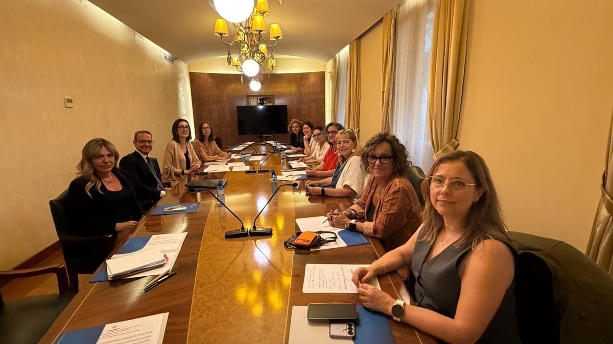 colnotaris's tweet photo. 🤝 Ahir, 27 de maig, va tenir lloc a la seu del Col·legi la reunió de constitució de la nova Comissió Intercol·legial per elaborar propostes de prevenció i actuació davant de les noves situacions d'emergència

ℹ️ La Comissió, formada per membres de totes les Comissions Sectorials de @LaIntercolSuma, està presidida pel Col·legi