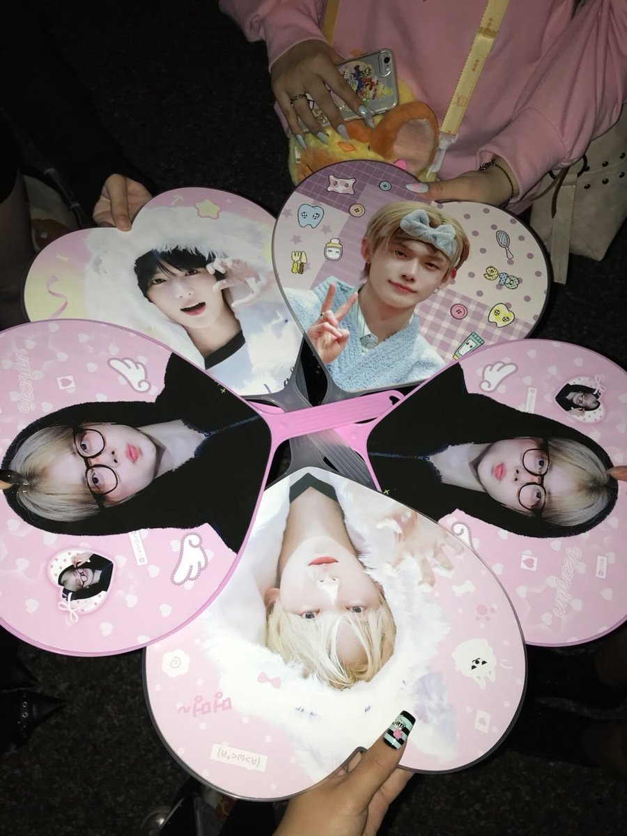 ahxyn5's tweet photo. 260523 moacon🎸￼✶⋆.ㅠㅠ
もっと5人がだいすきになった🎀🍒
#moacon  #txt  #TXT好きな人と繋がりたい https://t.co/YAZtrYfYmU
