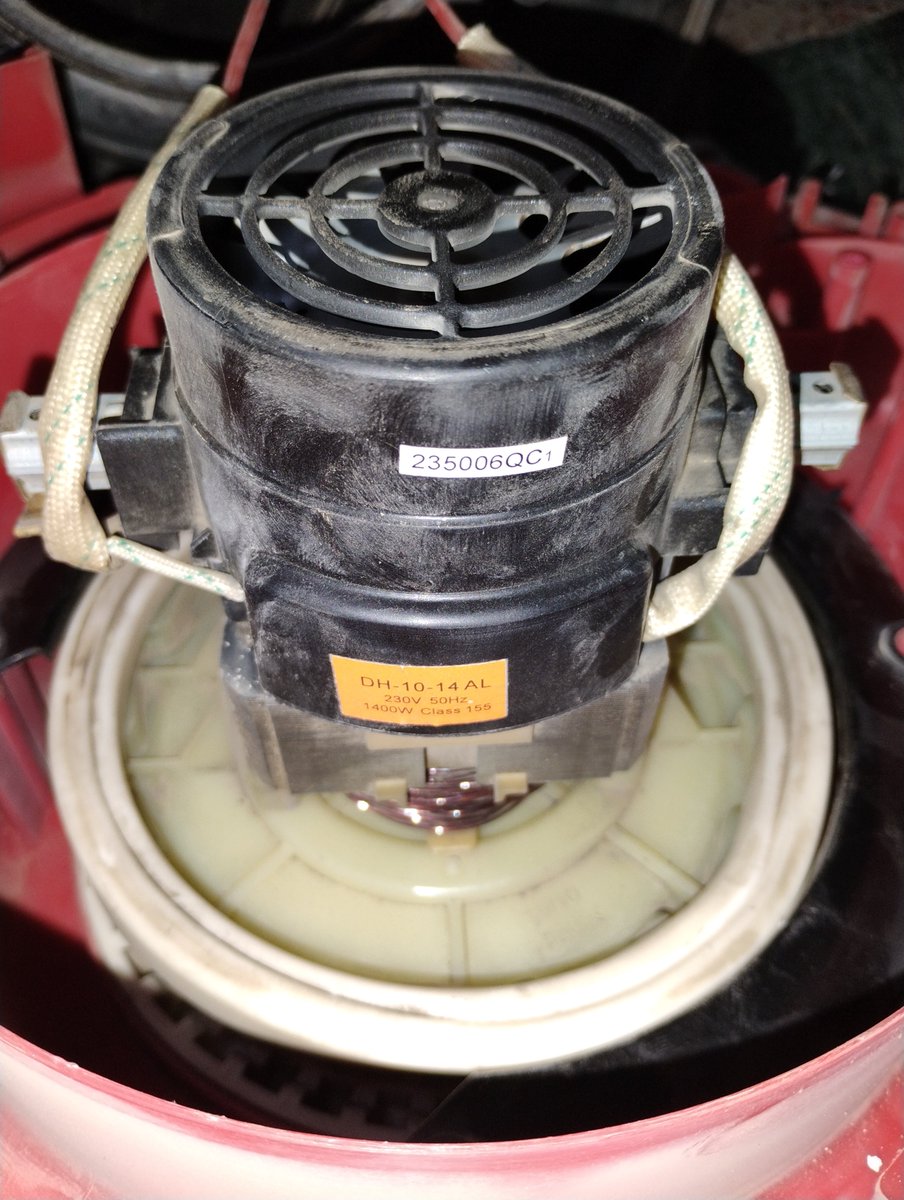 SocietyAnuj's tweet photo. #agaro 

My  wet and dry #vaccumcleaner has gone bad in 1.5 years very less usage

Excessive spark in motor

Poor quality # chinese product
 Selling on #amazon india

Though motor is only 1400 W they highlight it as 1600 misleading and #fraud 

@amazonIN  blacklist this company https://t.co/7bGbled6kN