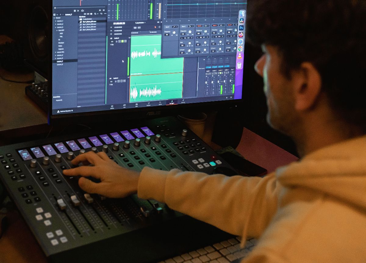 _VDF_'s tweet photo. Emplois, tutos, zoom Sony à vendre, formations juillet : Avid, DaVinci, Video Mapping, HDR... | VIDEO DESIGN FORMATION Newsletter - https://t.co/81sqCoJLy1 https://t.co/NeyRTevxRS
