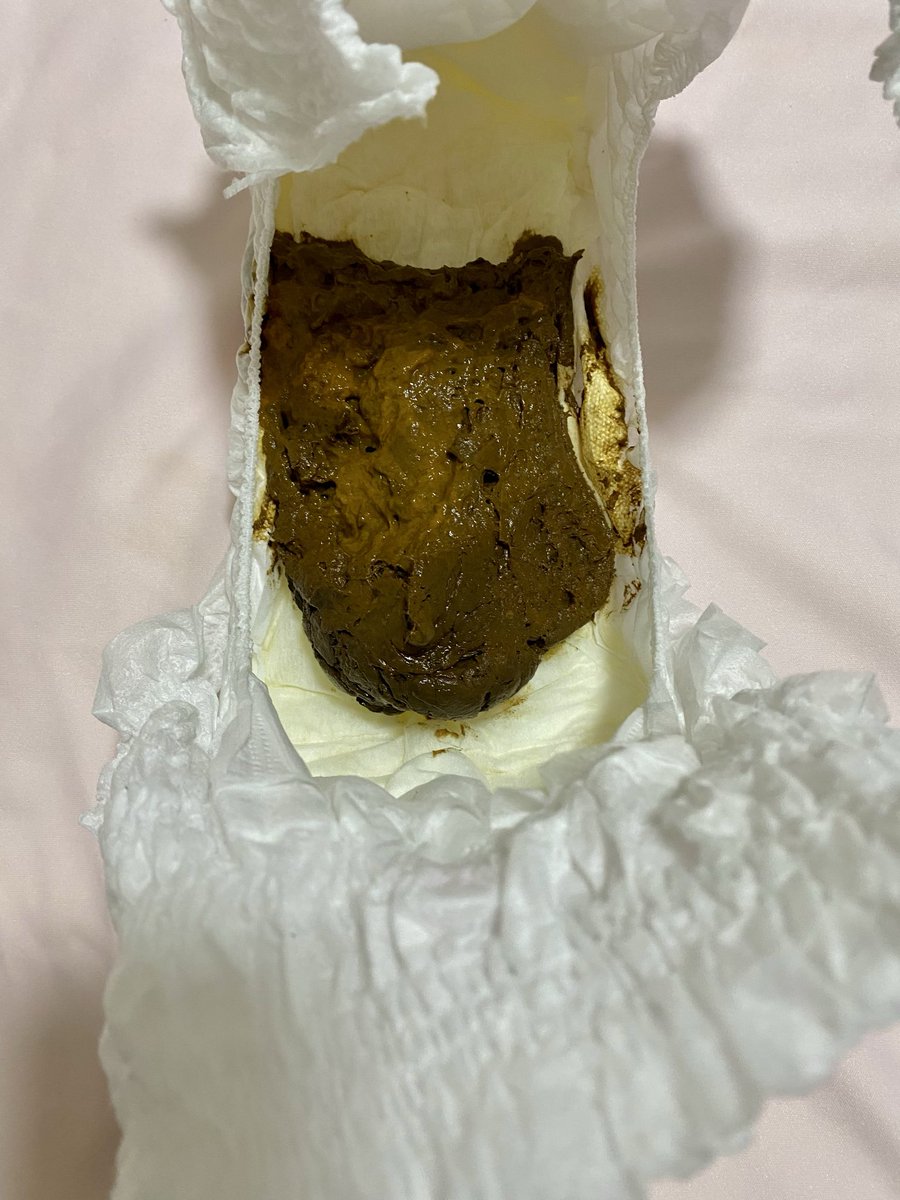sayu37411's tweet photo. 初めて大学で大きい方間に合わなくて、お尻にうんちを抱えながら一時帰宅
トイレまではたどり着いたけど脱ぐまでは無理でした https://t.co/SGkwURh15U