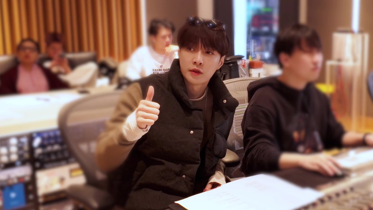zyxnova's tweet photo. @lay_studio Zhang Yixing's kind and humble personality naturally attracts admiration from everyone around him, making @layzhang the most ideal person to introduce Chinese culture, history and language🌟 https://t.co/qhkgF40jgZ
