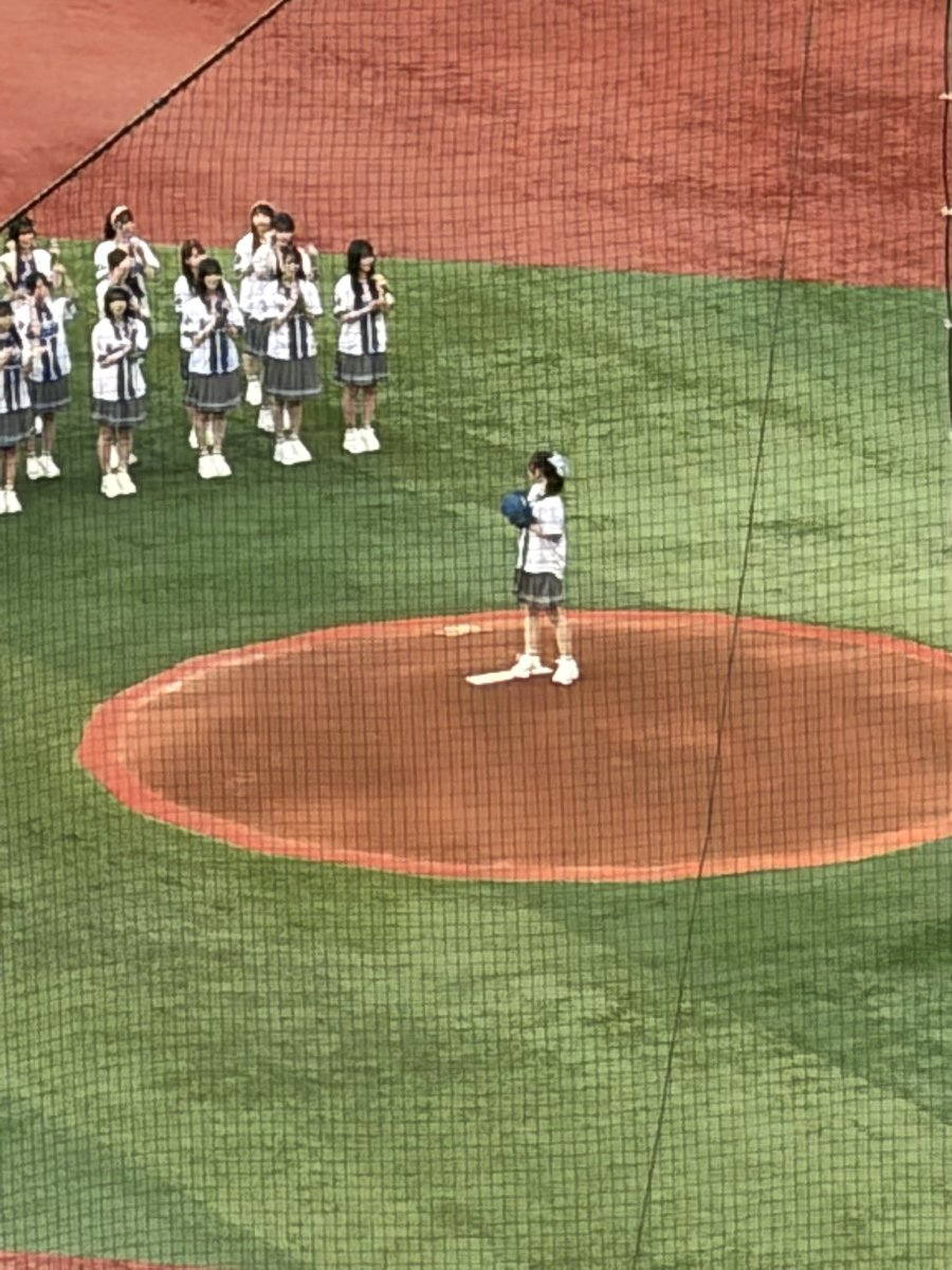 nogieeLife's tweet photo. 横浜スタジアムに来てます！
かほりんが可愛すぎ
ナイスストライクでした🙂 https://t.co/Nl65aNs1Oa