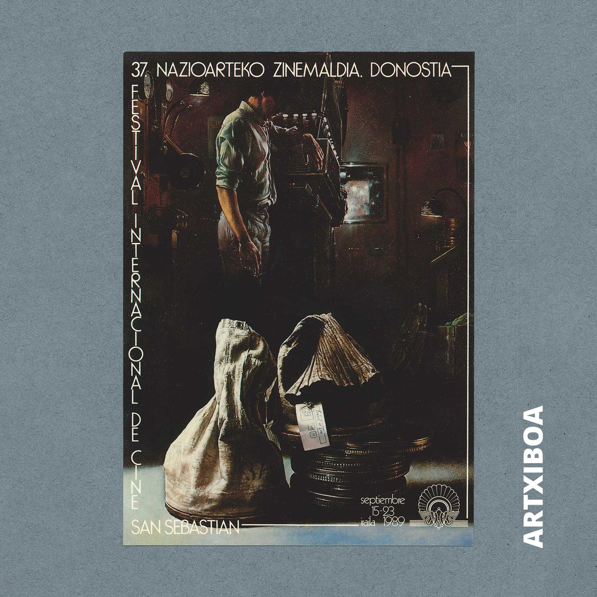 sansebastianfes's tweet photo. #Artxiboa 🔎 #DocumentOfTheMonth May 2026
In July 1989, three months before the historic fall of the Berlin Wall, Pilar Olascoaga, Secretary General of the San Sebastián Film Festival, sent a postcard from Moscow, where the San Sebastián delegation was attending the Soviet capital's festival.
The Moscow International Film Festival, founded in 1935 at Stalin's initiative and whose second edition wasn't held until 1959, operated biennially from then on, during the Cold War, at the insistence of the FIAPF in order to obtain accreditation and, supposedly, avoid competing with the Karlovy Vary International Film Festival, with which it alternated each year. Paradoxically, the West had four annual festivals accredited at the highest level (Cannes, Venice, Berlin, and San Sebastián). The Moscow festival didn't achieve annual status until 1995, after the collapse of the USSR, although it lost its official accreditation indefinitely in early 2022 due to the war in Ukraine.
Read more 👉 https://t.co/Ug7D5a8e0F