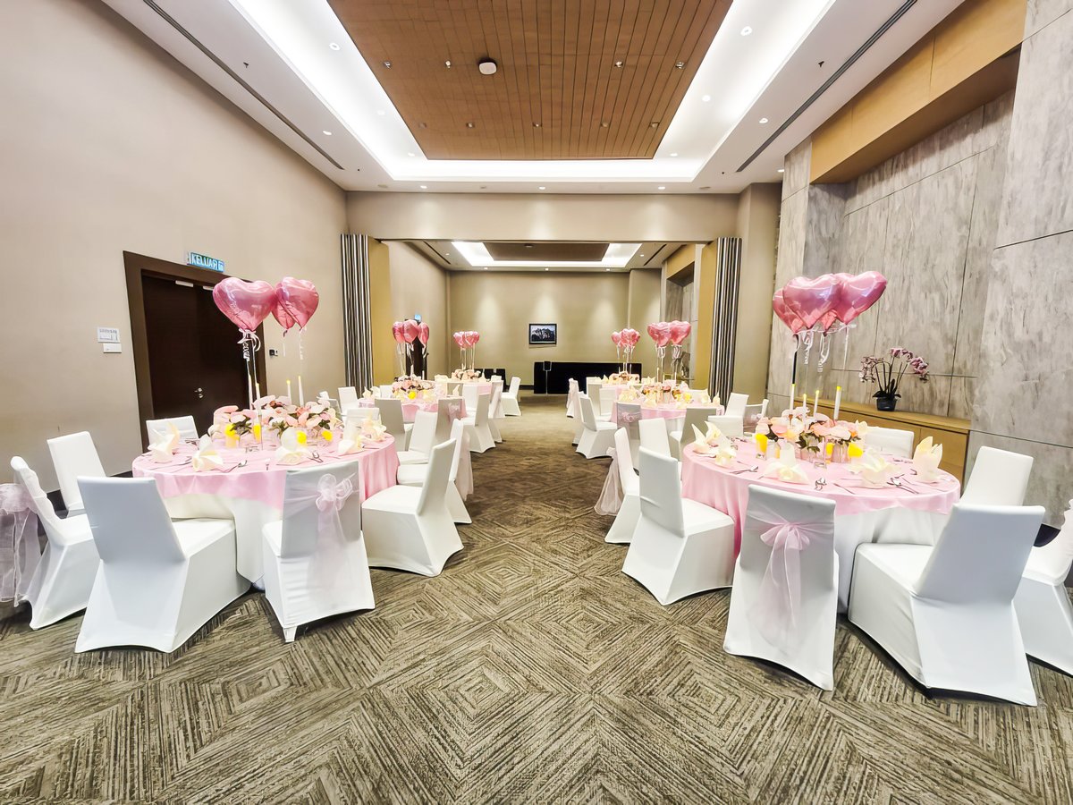 SICCSabah's tweet photo. Create timeless celebrations in an elegant setting ✨

From intimate birthdays to memorable anniversaries, our event hall provides the perfect backdrop for your special occasions.

Enquire with us now at sales@siccsabah.com or drop a WhatsApp at +60 10 215 0371 (Veronica)

#SICC https://t.co/Tkm7vKPl0x