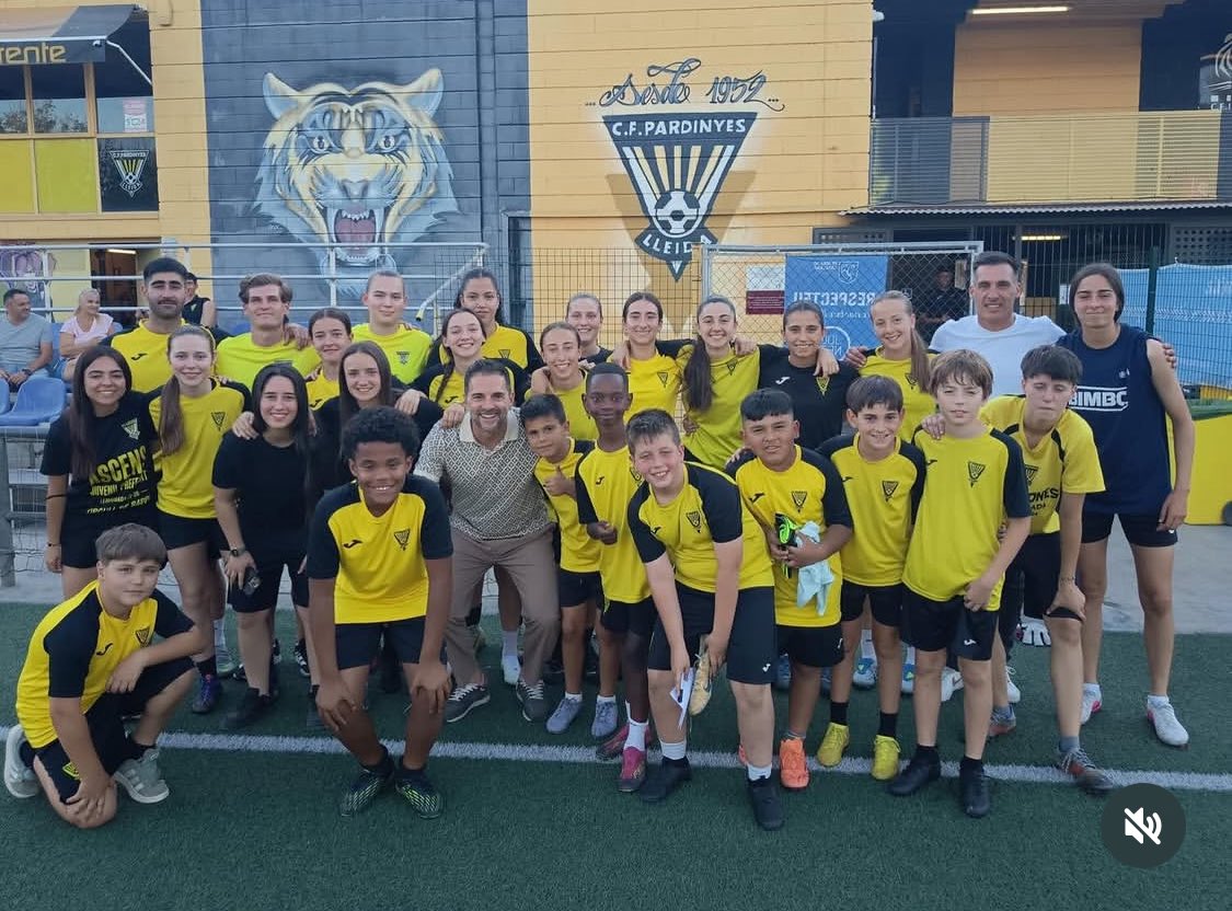 JofreM11's tweet photo. Moltes gràcies @CF_Pardinyes per fer-me particep de la vostra gran iniciativa.
“30 dies en català” el repte d’ @OmniumLleida amb entrenadors/es i jgadores/rs.
El fútbol com a vehicle integrador també amb la llengua.
Felicitats!!

Gràcies @XavierEstradaF1 i @pjuvilla https://t.co/PlWqyY8DJE