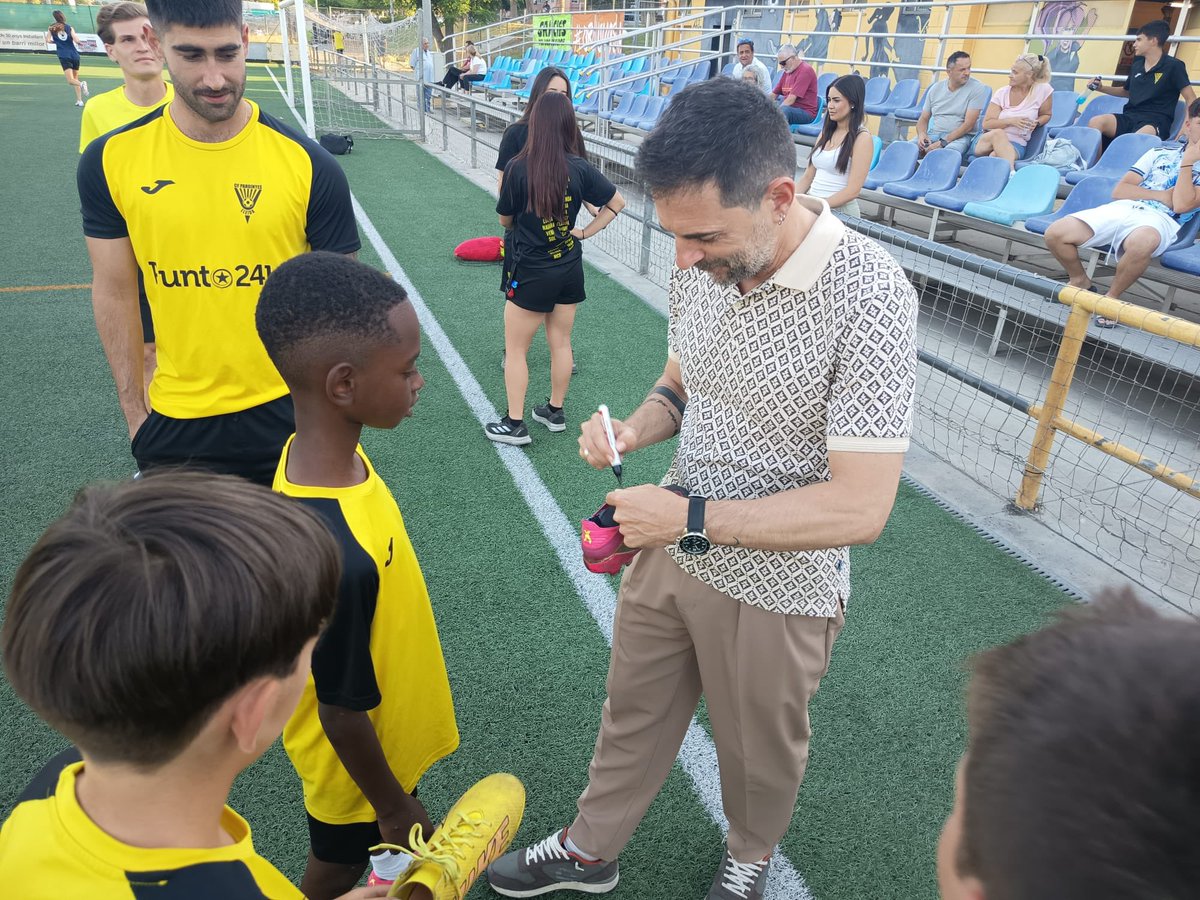 JofreM11's tweet photo. Moltes gràcies @CF_Pardinyes per fer-me particep de la vostra gran iniciativa.
“30 dies en català” el repte d’ @OmniumLleida amb entrenadors/es i jgadores/rs.
El fútbol com a vehicle integrador també amb la llengua.
Felicitats!!

Gràcies @XavierEstradaF1 i @pjuvilla https://t.co/PlWqyY8DJE