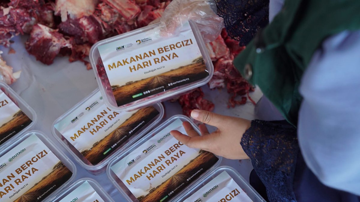 asarhumanity's tweet photo. Di hari tasyrik ini, pada ngapain guys?

Tim ASAR Humanity masih potong sapi, nih, di acara KENDURI QURBAN 1447 H.

Alhamdulillaah bisa dibagi-bagi buat warga sekitar dan dinikmati bersama.

#BersyukurBerqurban https://t.co/hhc96AEoQK