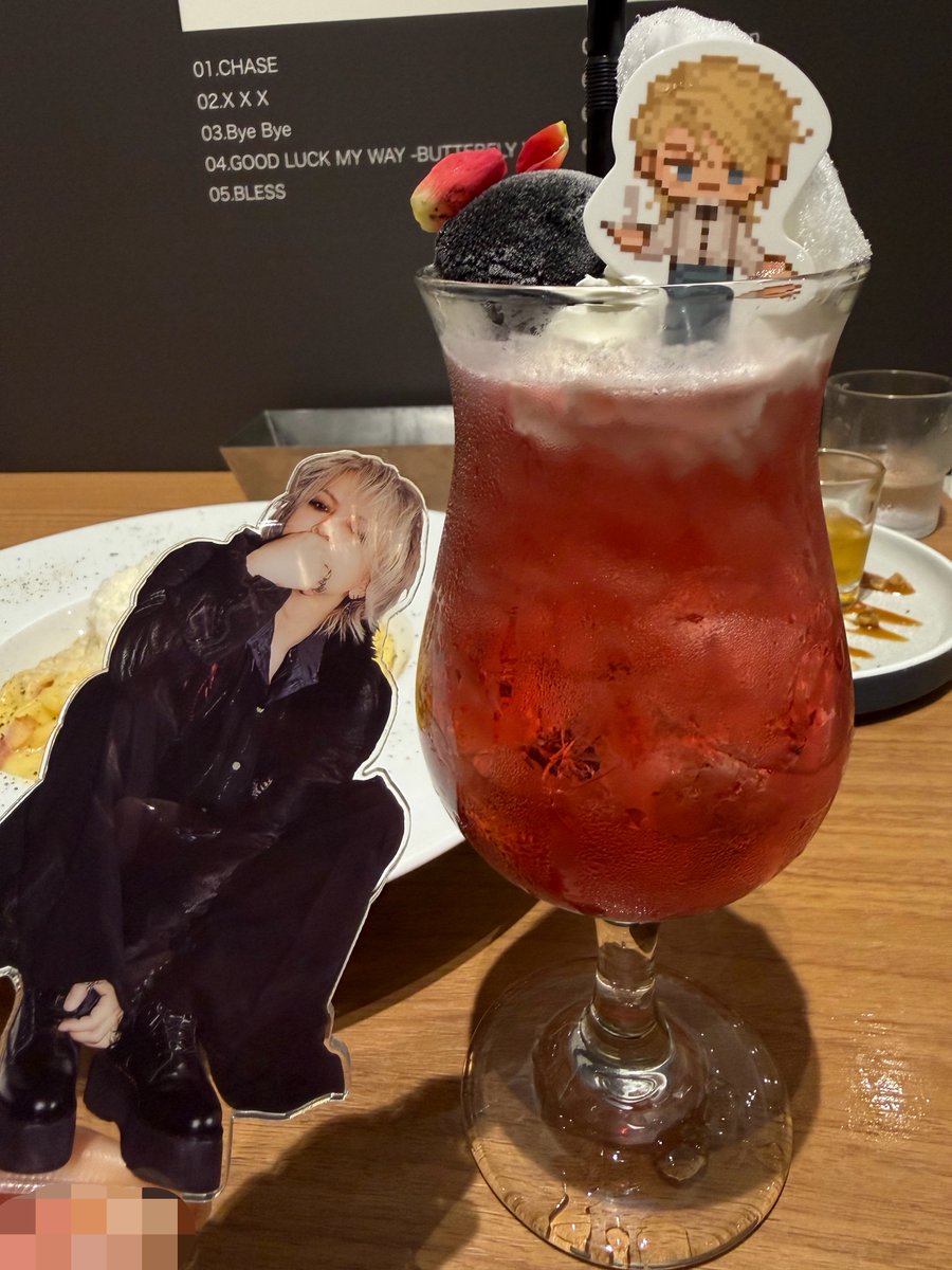 whaktry's tweet photo. 今日はラルカフェ行ってきた！(ぼっち席) https://t.co/tcTTmcGB0W