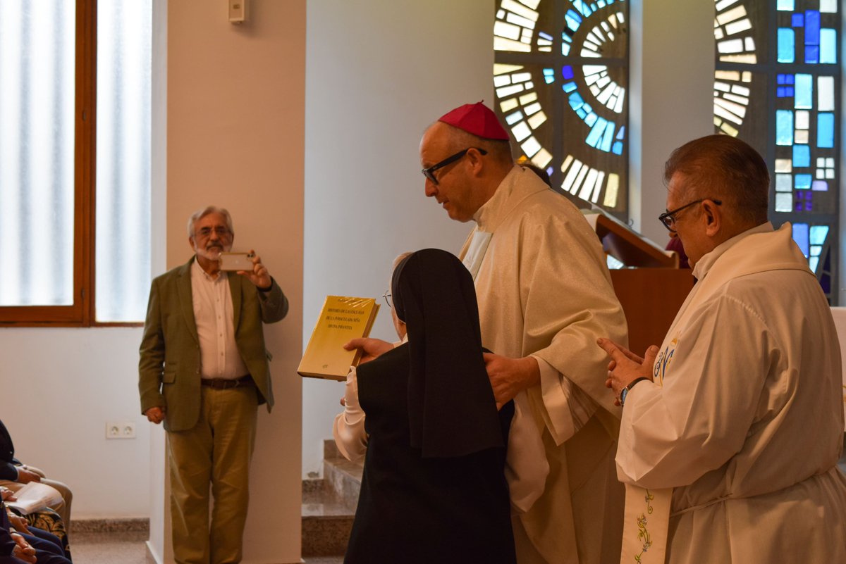 DiocesisMalaga's tweet photo. Mons. Satué celebró ayer miércoles la misa de accion de gracias por el 125 aniversario de las Hermanas de la Divina Infantita de Melilla y participó en un encuentro con los profesores de religión de los distintos centros de la ciudad autónoma. FOTOS: M. REYES https://t.co/8enIZmKsNG