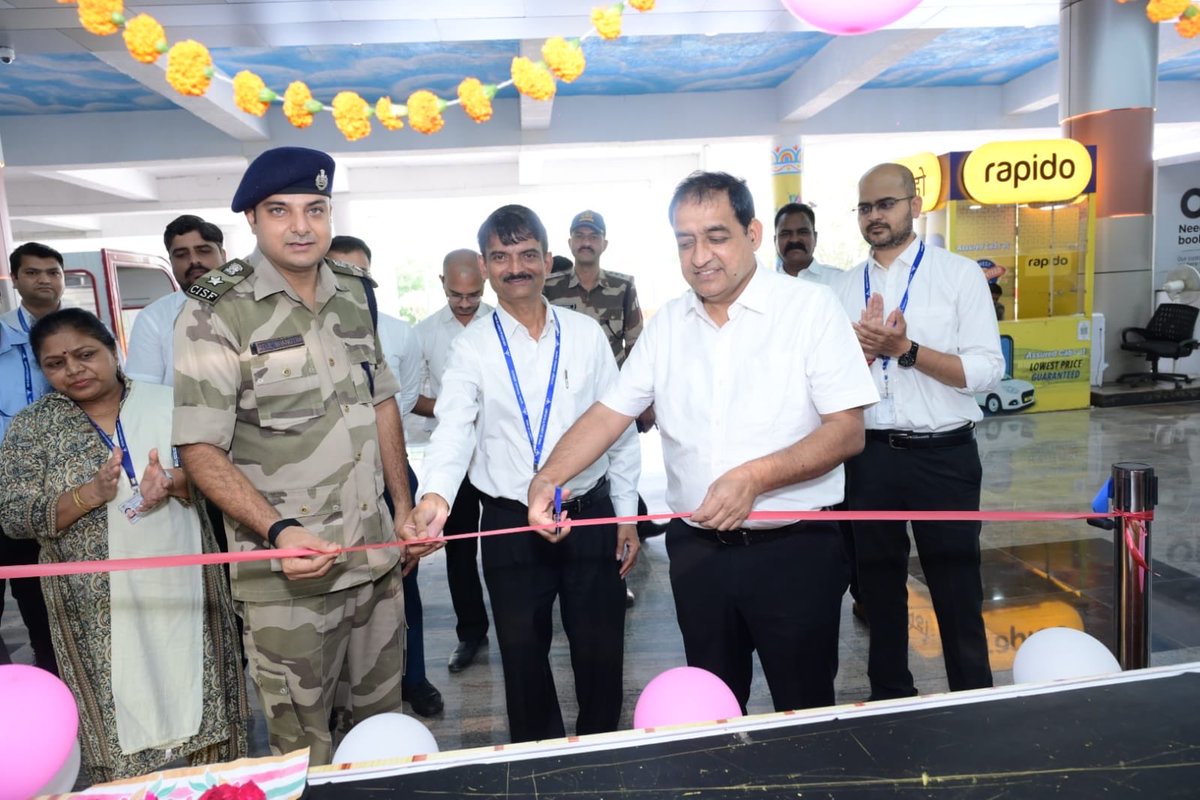 aaibplairport's tweet photo. राजा भोज एयरपोर्ट, भोपाल पर दिनांक 27.05.2026 को एक नए F&amp;B आउटलेट “Gateside Cafe” का शुभारंभ, विमानपत्तन निदेशक श्री रामजी अवस्थी एवं कमांडेंट CISF श्री अतुल भनोत्रा की उपस्थिति में किया गया। ✈️
@MoCA_GoI @vipinkumarIAS @AAI_Official @aairedwr https://t.co/WyPFUQFkH3