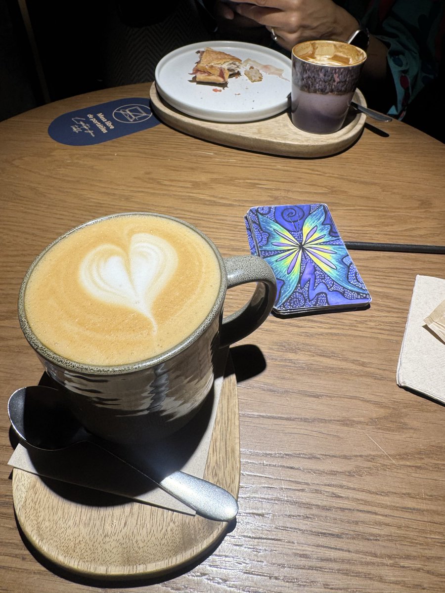 MariaBaylac's tweet photo. Y ahora volvi a #barcelona y al tarot 🔮 https://t.co/qgbV7GK6I1