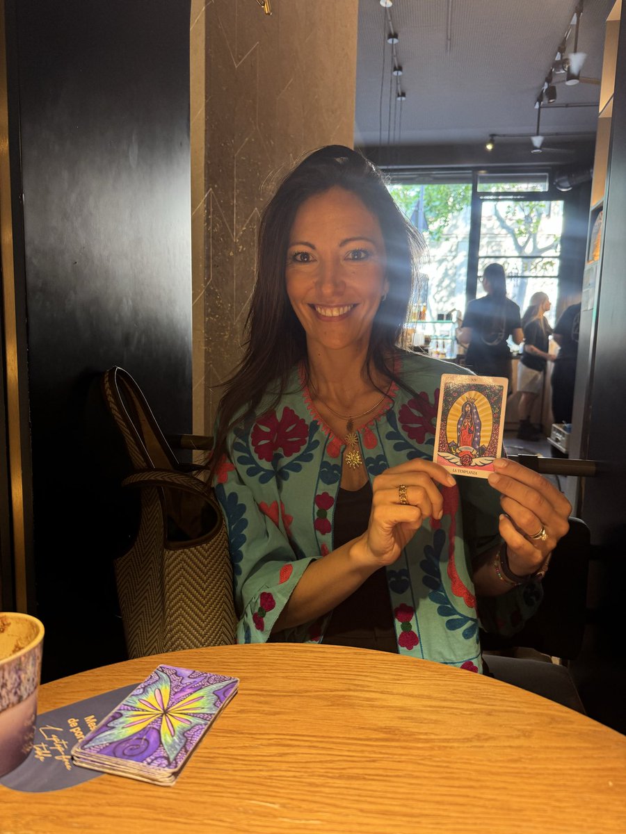 MariaBaylac's tweet photo. Y ahora volvi a #barcelona y al tarot 🔮 https://t.co/qgbV7GK6I1