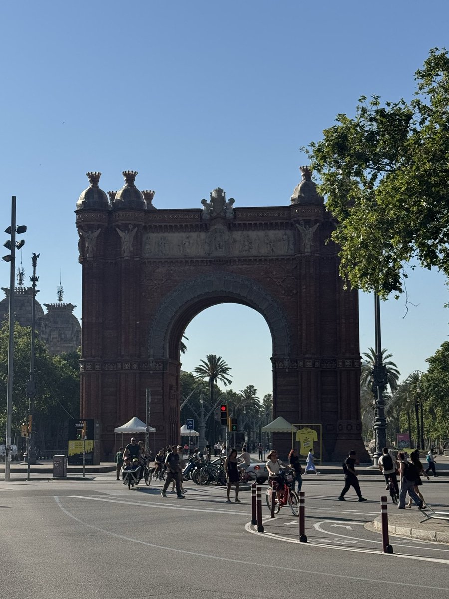 MariaBaylac's tweet photo. Y ahora volvi a #barcelona y al tarot 🔮 https://t.co/qgbV7GK6I1