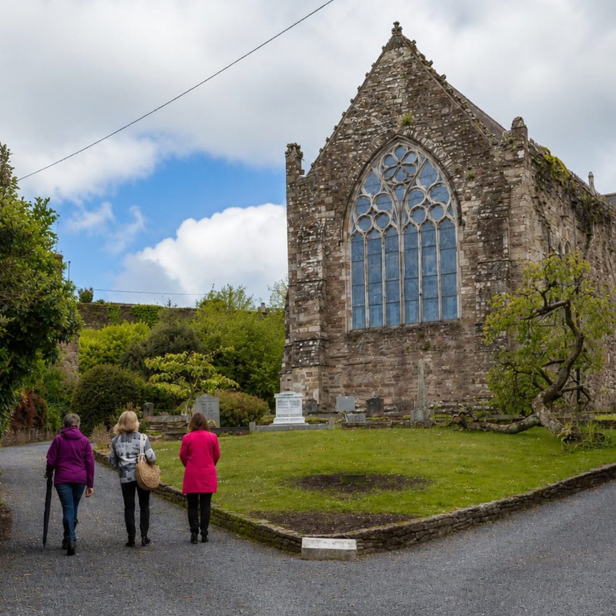 ringofcork's tweet photo. Explore St Mary's Collegiate church with the 'Voice's of St Mary's' tour! ⛪

🕛Opening times for Jun - Aug (last entry 4pm)
Monday–Saturday: 10am–5pm 
Sunday: 1pm–5pm 

Book at https://t.co/Zlipj5EiPA
📷: @LivingYoughal 

#RingOfCork #VisitYoughal #CorkHistory https://t.co/mE9KwfYP8O