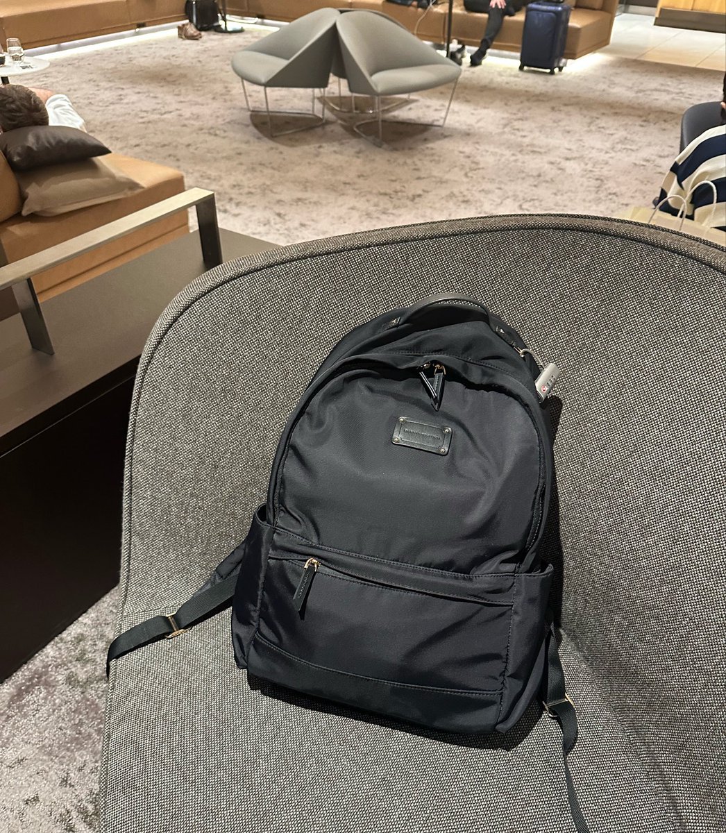 PlayTravelStudy's tweet photo. 先日の海外出張4daysは
このリュック(16L)ひとつ。 https://t.co/NmFAim1Gth
