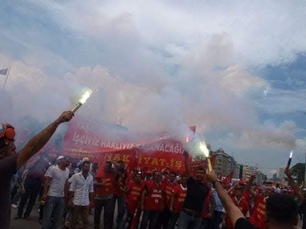 Nakliyatsendika's tweet photo. Gezi Direnişimiz 13 Yaşında. Gezi Direnişimiz toplumsal mücadelemizin en kitlesel, meşru-haklı mücadelesidir.
Bizler direnişçi işçilerle, üyelerimizle Gezi'de Halkımızla Birlikteydik..
Yaşasın Gezi Direnişimiz... https://t.co/457qHgTFih