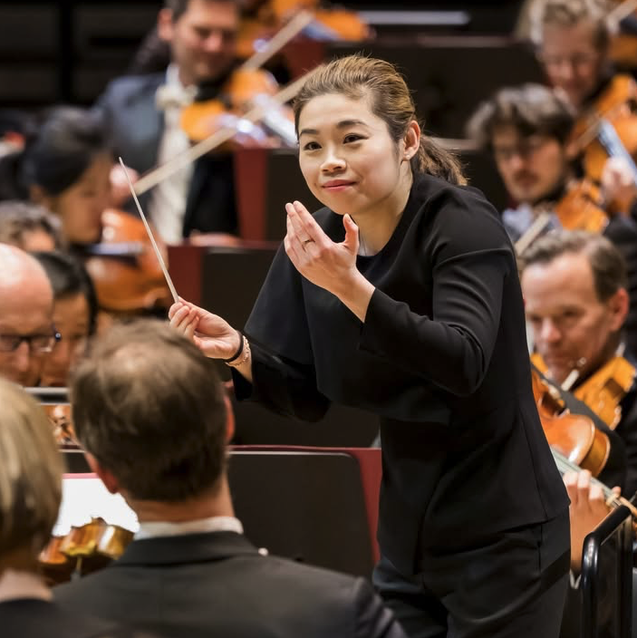 LMPositif's tweet photo. 🇺🇸 La cheffe d’orchestre Elim Chan est entrée dans l’histoire en devenant la première femme nommée à la direction de l’orchestre symphonique de San Francisco en 115 ans d’existence. Elle fera ses débuts à la tête de la prestigieuse institution en 2027.👏🎶 (The New York Times) 

📸 munich philharmonic