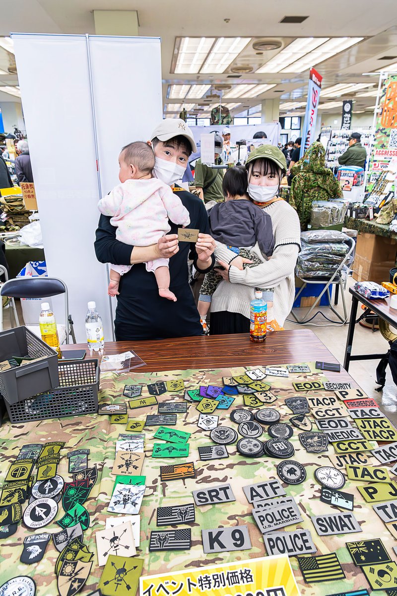 9milten's tweet photo. 九ミリ展　前回の出展ブース紹介
森のぱっち屋さん
高品質なレザー調パッチを大量にお持ち込み☺イベント特価で販売していた為、人だかりができていました！あとカワイイ赤ちゃんにとても癒さられました！
@ViCtRiUs_bros 
＃九ミリ展 https://t.co/GbHx0qCmf5