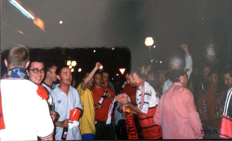 57ptony's tweet photo. @WndyAilson This was in Lloret a day or so before the game. I never saw any trouble there and both sets of fans mingled together on Sunday, Monday and Tuesday https://t.co/xiQYcVLjsr