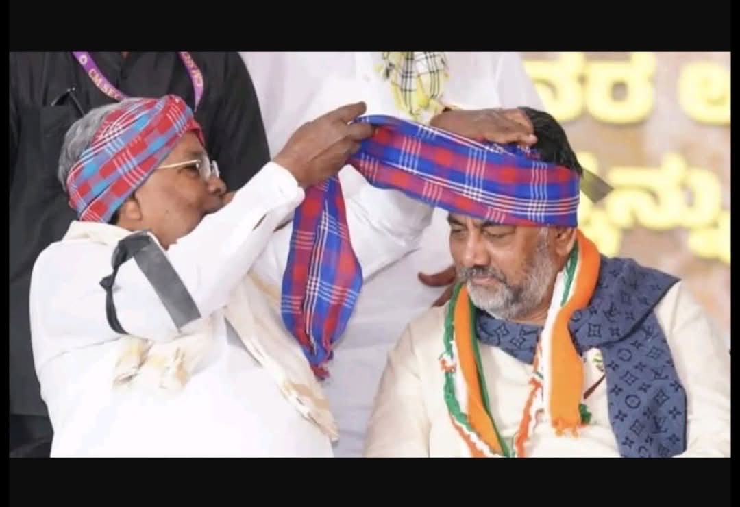 AniltheMatrix's tweet photo. Picture says it all. 
End of the glorious chapter or new chapter loading….

#KarnatakaPolitics #SiddaramaiahResignation https://t.co/YJy1kNTv7n