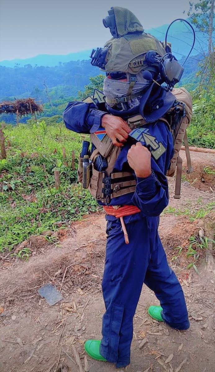 Dinlas3's tweet photo. 🇨🇩FARDC operator with an 🇮🇱IDF patch at an undisclosed location somewhere in DRC. @congotask @Watch_FARDC https://t.co/HTAoscbvSf