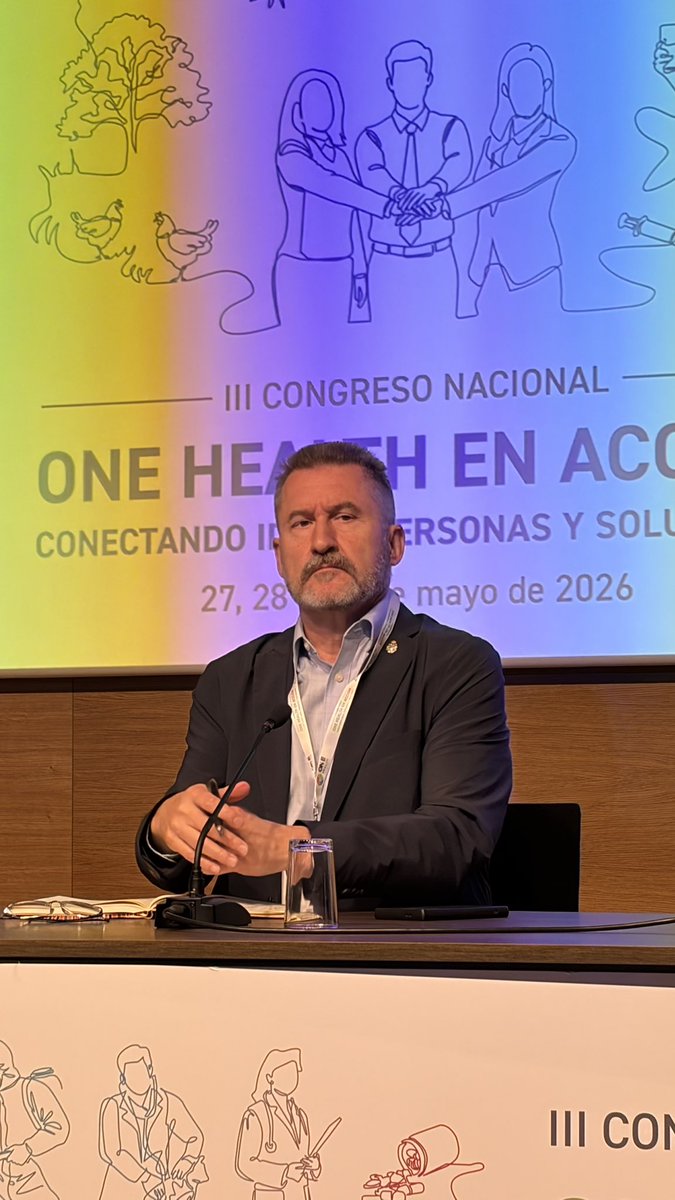 Plat_OneHealth's tweet photo. La Mesa 2 del III Congreso Nacional One Health, bajo el título “Transformación digital y tecnologías disruptivas al servicio de One Health”, ha abordado el papel clave de la innovación tecnológica en la evolución de los sistemas de salud. 🌍💚  

La sesión ha estado moderada por Carolina Sánchez Peña, vocal de la junta directiva de la Plataforma One Health en representación de la Sociedad Española de Salud Ambiental (SESA), y ha contado con la participación de  Ignacio Hernández Medrano, neurólogo por el Hospital Ramón y Cajal, Fundador de Savana y Premio Princesa de Gerona; Silvia González González, responsable de IA en ITCL Centro Tecnológico y miembro del Proyecto AgrarIA; y por último Carlos Piñeiro Noguera, CEO de Animal Data Analytics. 

Un espacio de reflexión sobre cómo la inteligencia artificial, la digitalización y las nuevas tecnologías están transformando la forma de prevenir, vigilar y gestionar la salud desde una perspectiva integrada One Health. 

#IIICongresoOneHealth #unasolasalud #SaludGlobal #onehealth #congresoonehealth