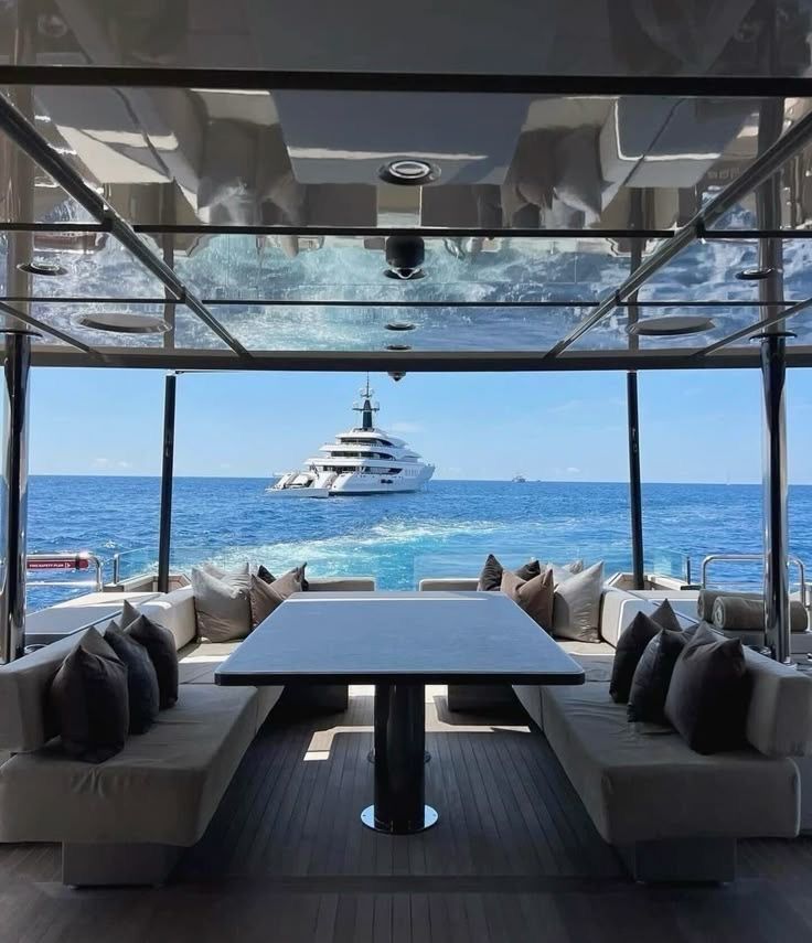 LordMasterIvan's tweet photo. Rich living by the sea = peak life https://t.co/2vHH6fZISR