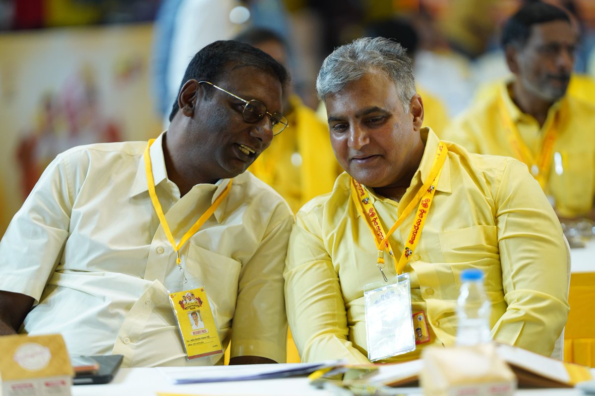 DGunapati's tweet photo. చెరిగిపోనిది నీ ఘనత..మరుపురానిది నీ మమత..ఆంధ్రుల ఆరాధ్య దైవం, తెలుగువాడి ఆత్మ గౌరవాన్ని ప్రపంచానికి చాటి చెప్పిన మహా నాయకుడు కీ.శే.నందమూరి తారకరామారావు గారి జయంతి సందర్భంగా ఘన నివాళులు. తెలుగుదేశం పార్టీ కేంద్ర కార్యాలయంలో జరుగుతున్న మహానాడు కార్యక్రమంలో పాల్గొనడం జరిగింది. https://t.co/PdZKvD2Sed