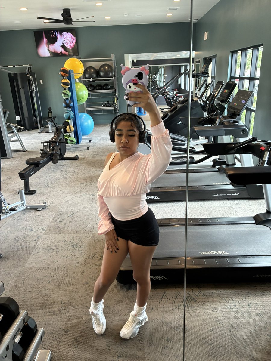 MaryJane6_'s tweet photo. Just gotta keep pushing for better #pink #leo #mexican #gym https://t.co/VDCqLShyYE