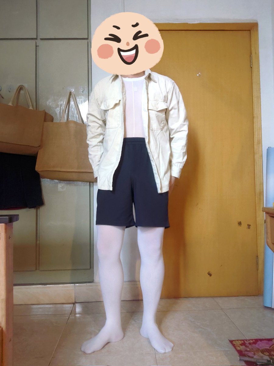 Endlessbai's tweet photo. 之前买了三条连身袜一直舍不得穿白色的。突然想开了，此时不穿，更待何时呢？ https://t.co/JgNWsSWK0y
