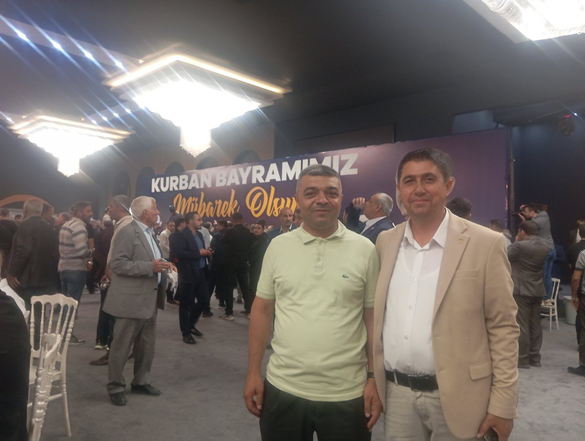 Ah_ak63's tweet photo. Bayramımız mübarek olsun Bu mübarek günde birliğimizi, beraberliğimizi ve paylaşmayı daha da güçlendiriyoruz.AK Parti olarak milletimizin yanında durmaya Şanlıurfa’mıza hizmet etmeye devam edeceğiz.Bayramınız bereketli sofralarınız huzurlu olsun!Hepinizi Allah’a emanet ediyorum https://t.co/3OQBc72yYh
