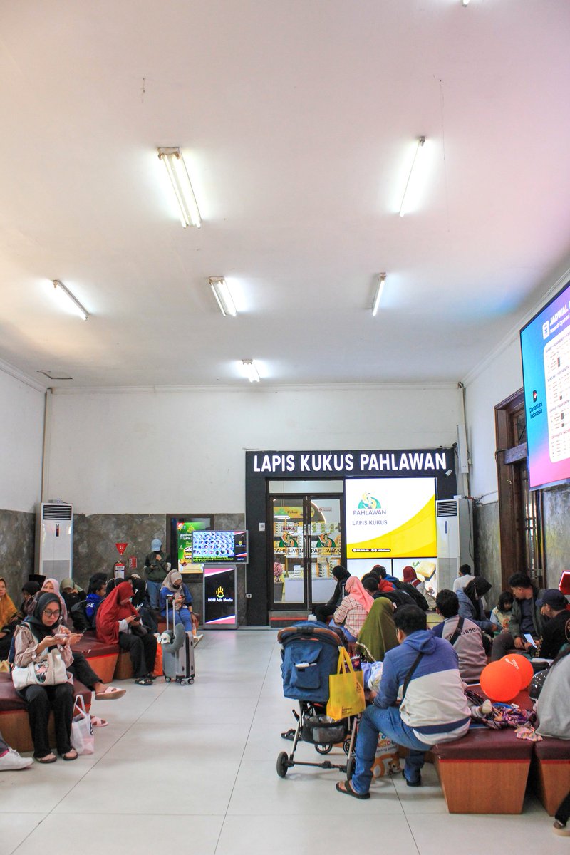 julee4n's tweet photo. Stasiun Gubeng Lama, Surabaya https://t.co/4O8EwoNR4N
