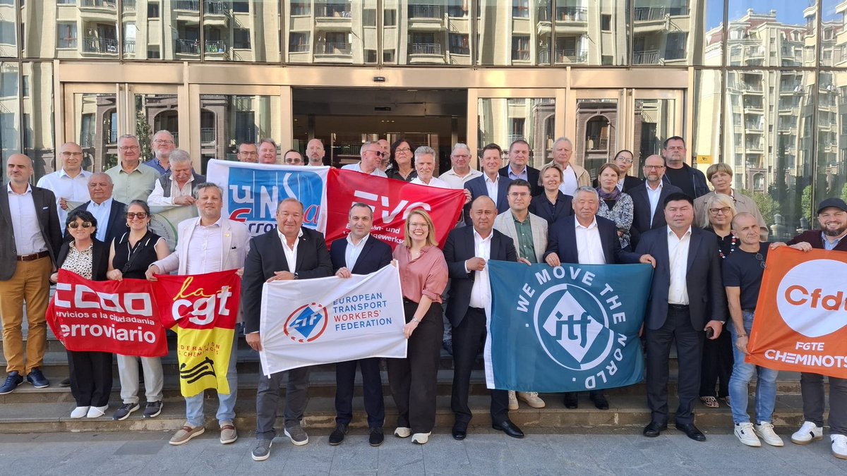 FSCdeCCOO's tweet photo. 🇬🇪 Patricia Lauder, responsable de Internacional de nuestro sector Ferroviario, ha sido elegida por unanimidad como nueva componente del comité director de ETF Railways en la reunión celebrada en Tiflis (Georgia).

💪 Enhorabuena por tu trabajo y fuerza en tus nuevas funciones. https://t.co/cge1ZTGYLD