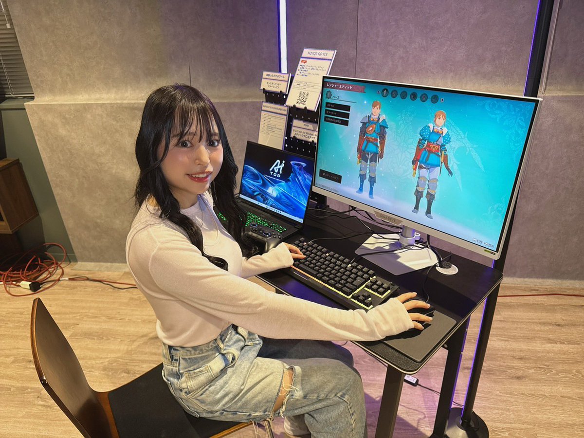 みん様♡ 🖥️M27Q2 QD ICE 真っ白なデザインが可愛い…🤍 背面やスタンドまで白