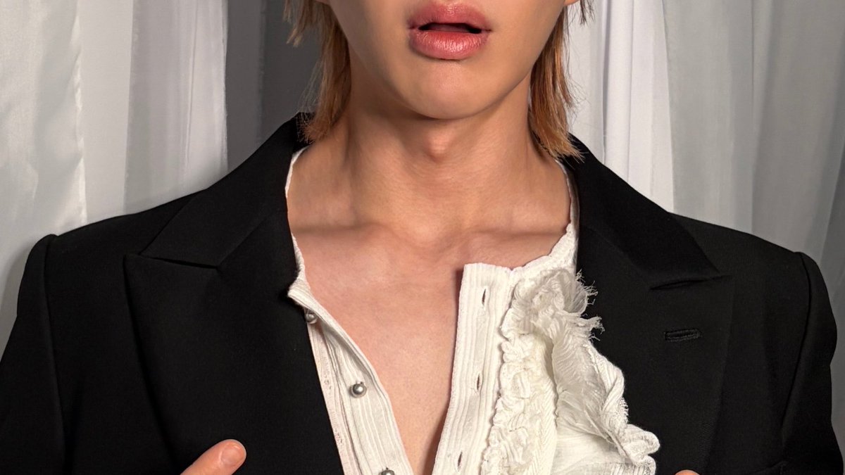 bubbabble's tweet photo. my favorite triangle of death of lee onew jinki 🤤 https://t.co/g7WOilwj2o