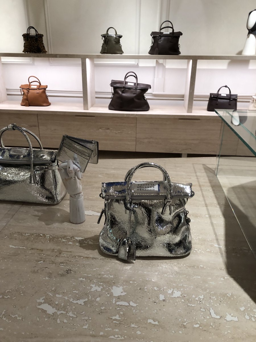 offworldplanet's tweet photo. Maison Margiela..
#margiela @Margiela #bagss #photo #photography #fashionstyle #england #womenswear #fashion #LondonIsLovinIt https://t.co/yCAfVex4w3