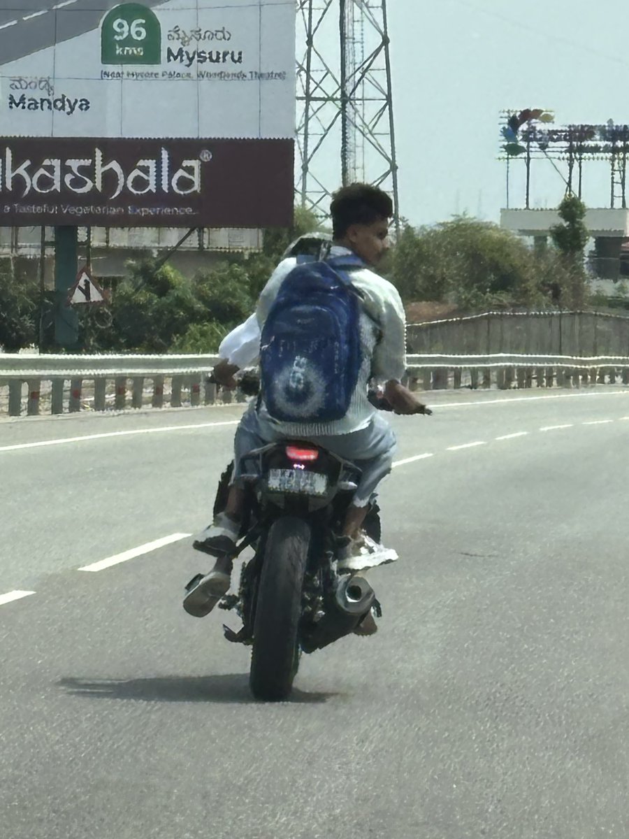 GaurAnshula's tweet photo. @blrcitytraffic https://t.co/lM6x9SVqE8