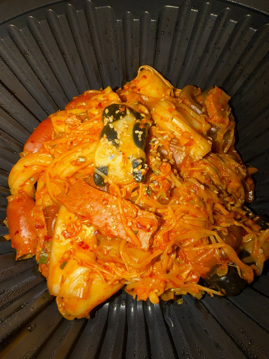퉤 tweet media