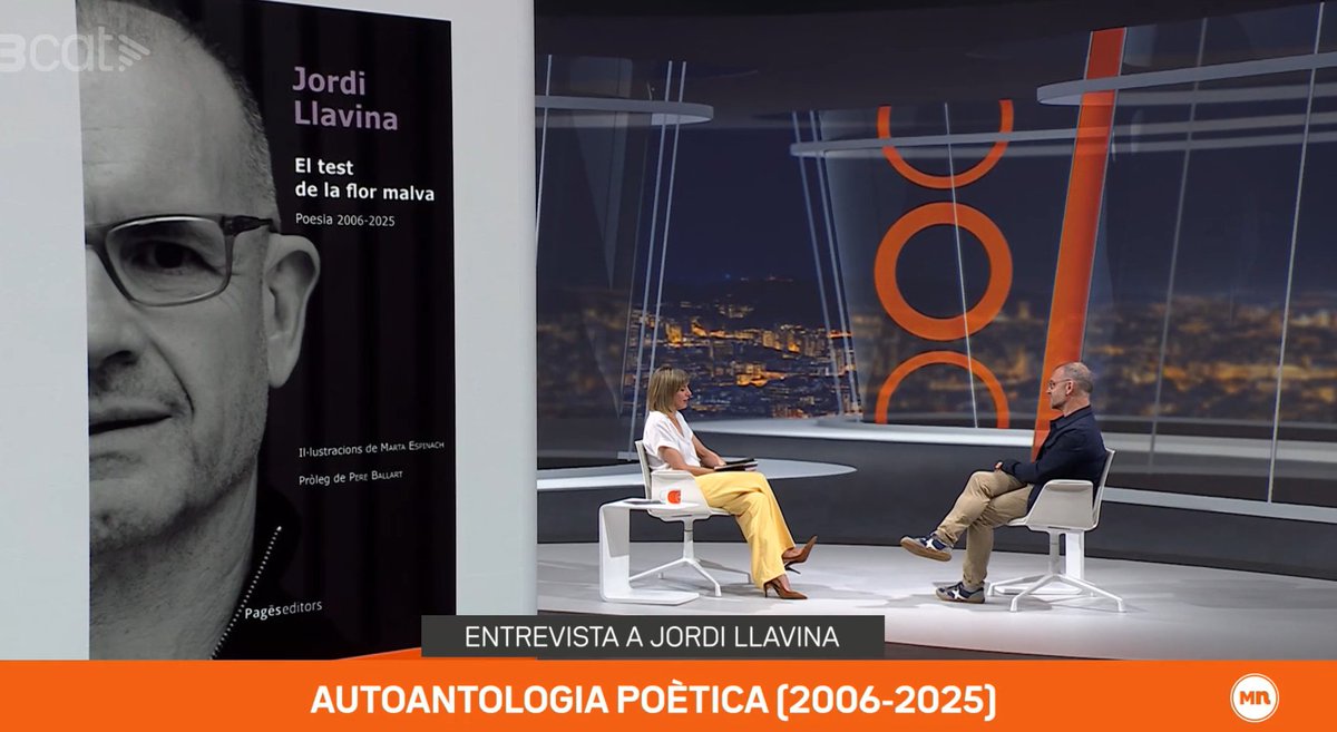 PagesEditors's tweet photo. Jordi Llavina acaba de publicar "El test de la flor malva",  una autoantologia que aplega "el bo i millor" dels seus llibres de poesia, amb pròleg de Pere Ballart i il·lustracions de Marta Espinach.
Va anar ahir al #MésNit de @som3cat a explicar-ho.

👉https://t.co/faNji8qGiE https://t.co/iIja5vdlns