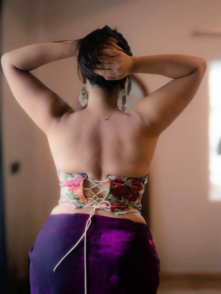 PunyaSukumar's tweet photo. #indianphotoshoot #indianbeauty #blousedesign #desigirl https://t.co/SovkKs6Xa3
