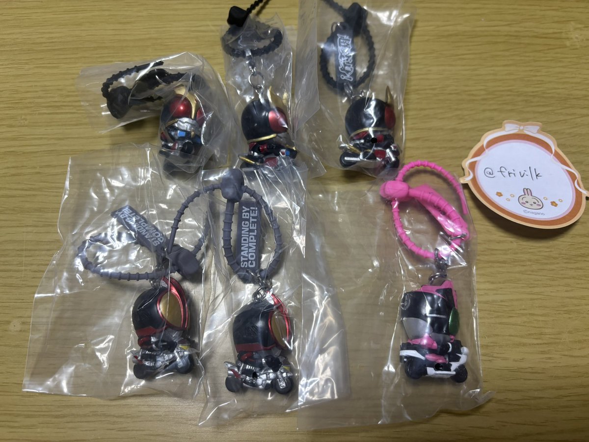 frivilk's tweet photo. 仮面ライダーカラフルマルチチャーム
ガチャガチャ　交換

【譲】
クウガ×3
ファイズ×2
ディケイド×1

【求】
W×1
オーズ×1

郵送又は梅田近辺での手渡し希望。
オーズは熱望のため複数:1のお取引き可能です。
よろしくお願いします。 https://t.co/y12t5GxZNR