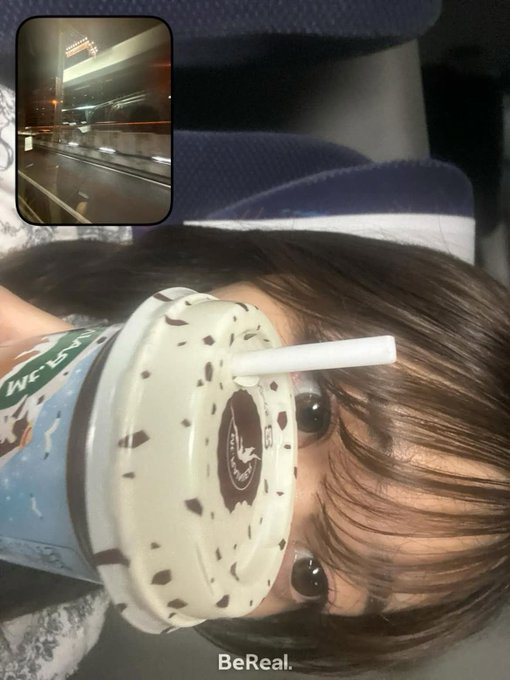 lily tweet media