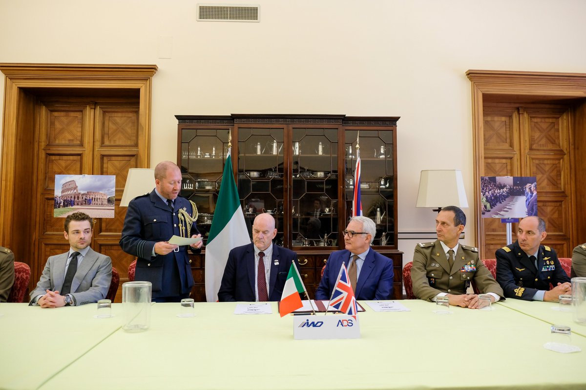 UKinItaly's tweet photo. The UK and Italy strengthen cooperation in #aerospace #defence and #security 🇬🇧🇮🇹

On May 20, @ADSgroupUK and #AIAD have signed an MoU to deepen industrial ties and support new opportunities for partnership, #innovation and #growth. https://t.co/AtrVH8h4PV