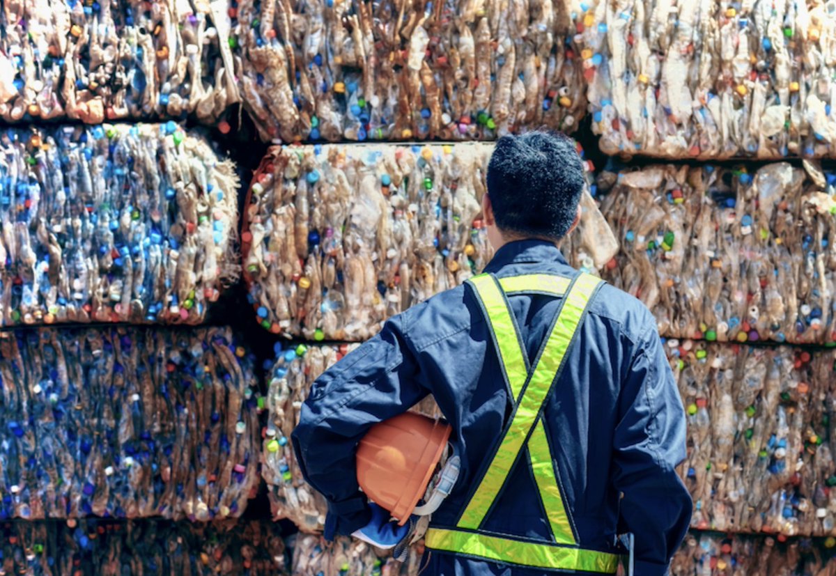 Megsolving's tweet photo. Disponibile il Report Corepla 2026: sistema in crescita, ma ancora lontano dalla piena circolarità. Nel 2025 la raccolta differenziata della plastica ha raggiunto quasi 1,3 mln di tonnellate (27 kg/abitante), con un  incremento del 3,75% rispetto al 2024. https://t.co/HglDKgeUvc https://t.co/xySnpmjqGm