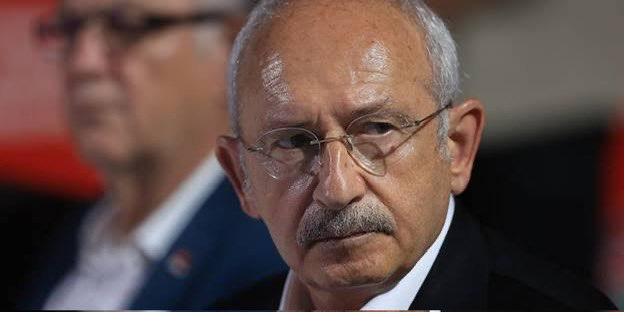 Pardonhaber's tweet photo. İsmail Saymaz,

Vatandaşlara “CHP’liler hırsızdır, yolsuzdur, haramzadedir” dedirtmek istiyorlar. 

‘Arınma’ diye diye CHP’yi seçmenden arındıracak, Türkiye’nin birinci partisini barajın altına indirecekler.

Bu yıkım ekibi AK Parti’ye 2028’i armağan edene kadar durmayacak" https://t.co/2i968RFYAT