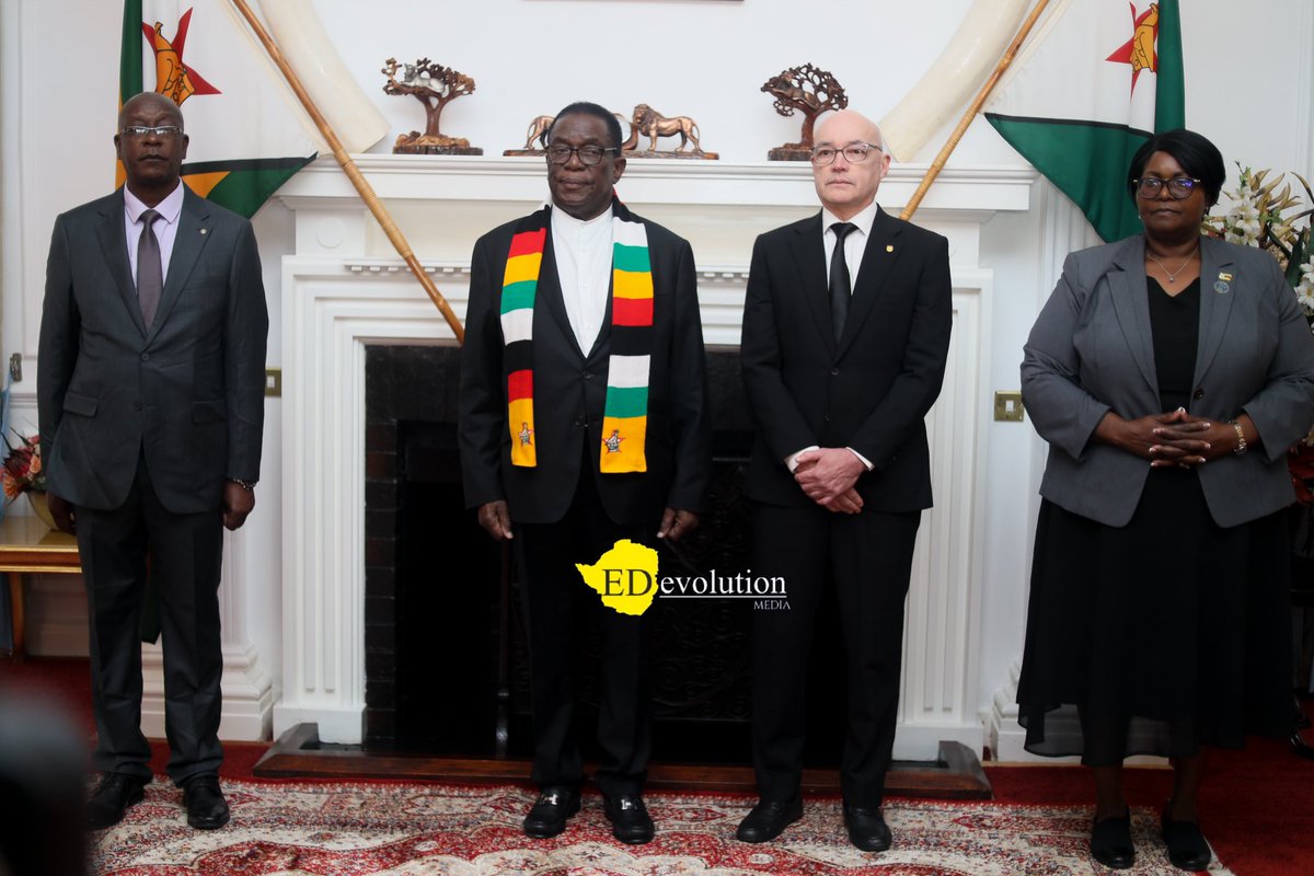 EDevolutionZw's tweet photo. His Excellency, President Emmerson Mnangagwa has received the diplomatic credentials from Mr. Rodrigo Guillermo Chiari Alvarez, Ambassador‑Designate of Republic of Panama, at State House.@faztrustzim https://t.co/gqTkI2am5o