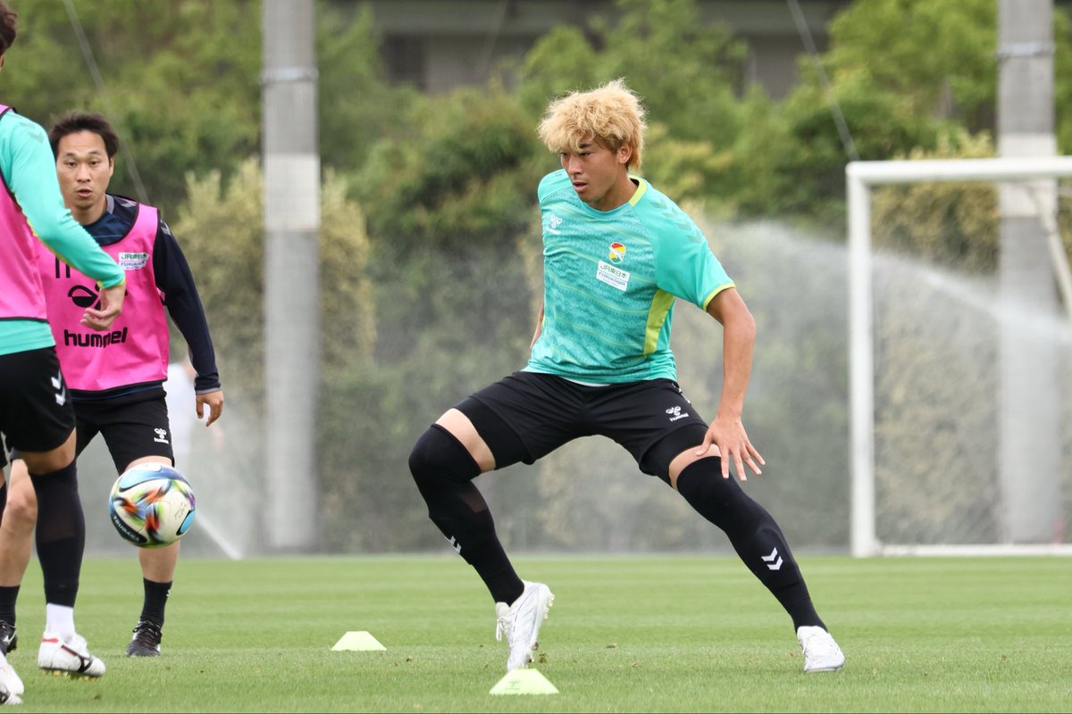 早い者勝ち！青森山田5点セットアウェイユニフォーム eye (@eyeueooshoot) / Posts / X