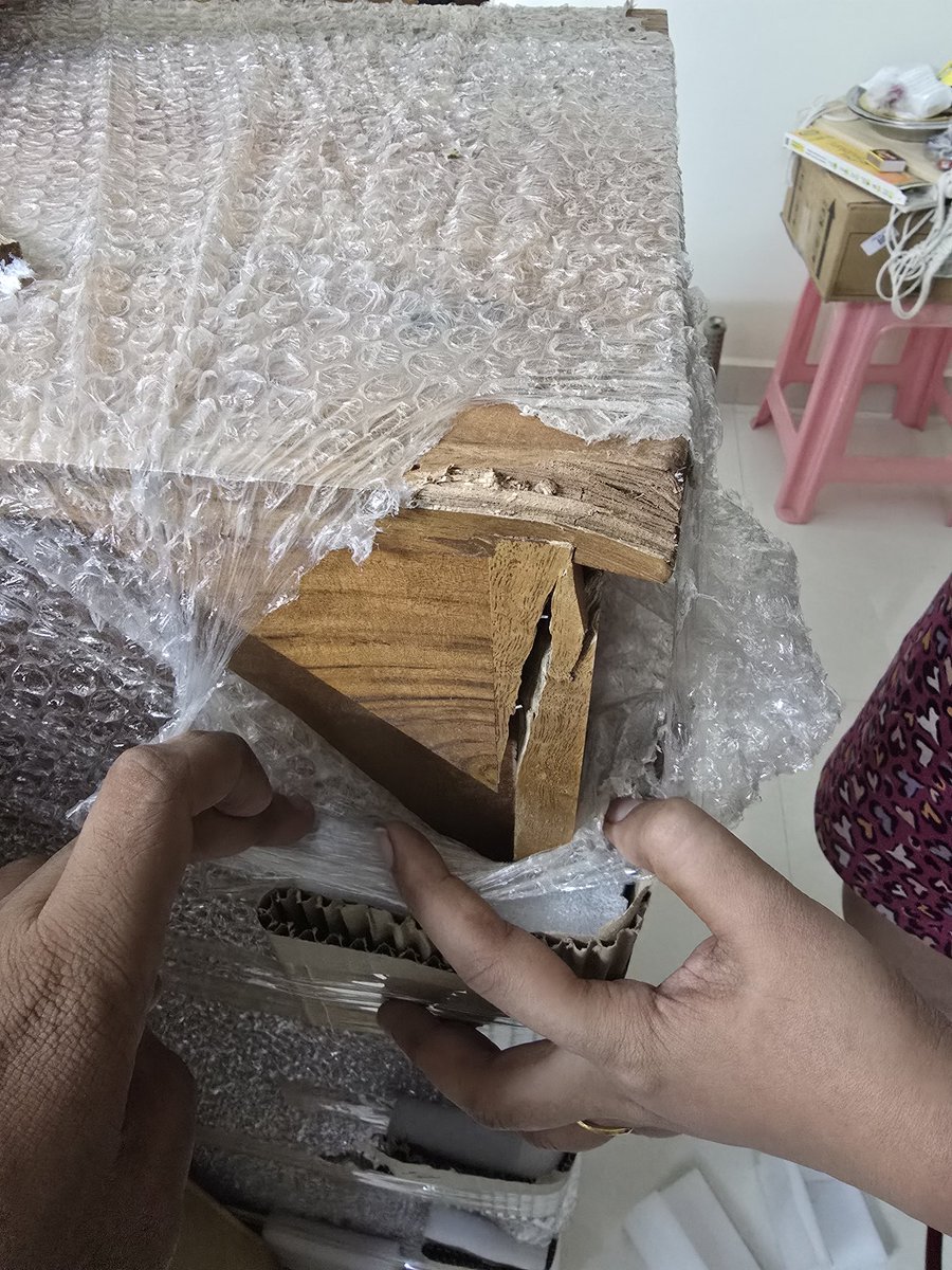 srkvasista's tweet photo. Again I'm telling, don't order anything from @Flipkart at all, they send products like this, that too worth of 14k and don't even do return or replacement, chat support is worst. @jagograhakjago what we do after filing compliant in cyber cell? #flipkart https://t.co/vEYwex0nhO